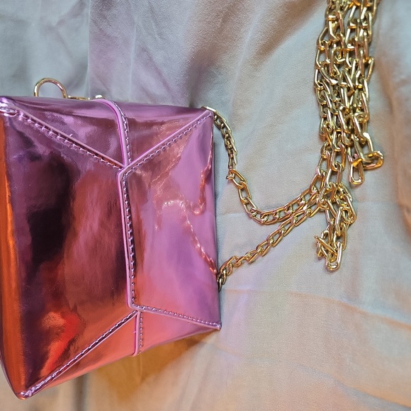 Chinese Take Out Vinyl Purse with Shoulder Chain Gold - Picture 5 of 7